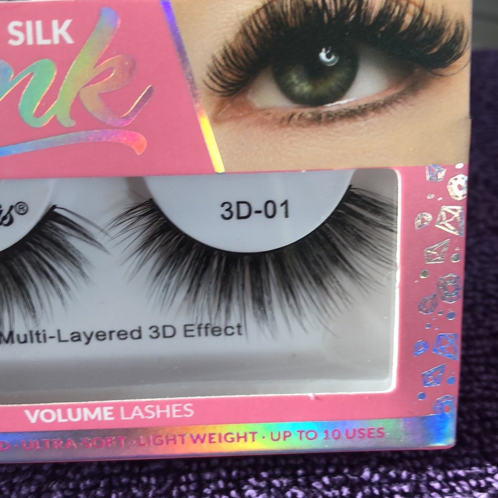 Amor Us eye lashes - Picture 2 of 3